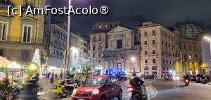 [P05] Atmosfera din zona este plina de viata si localnici prietenosi, barurile si restaurantele din apropiere sunt pline de muzica live, multi turisti alegand sa se opreasca aici dupa ce au vizitat obiectivele turistice din jurul pietei. Un astfel de loc este faimosul <strong>Gran Caffè Gambrinus. (stanga)</strong> » foto by geani anto
 - 
<span class="allrVoted glyphicon glyphicon-heart hidden" id="av1408340"></span>
<a class="m-l-10 hidden" id="sv1408340" onclick="voting_Foto_DelVot(,1408340,5128)" role="button">șterge vot <span class="glyphicon glyphicon-remove"></span></a>
<a id="v91408340" class=" c-red"  onclick="voting_Foto_SetVot(1408340)" role="button"><span class="glyphicon glyphicon-heart-empty"></span> <b>LIKE</b> = Votează poza</a> <img class="hidden"  id="f1408340W9" src="/imagini/loader.gif" border="0" /><span class="AjErrMes hidden" id="e1408340ErM"></span>