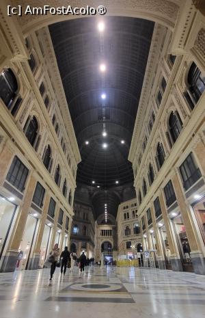 [P09] <strong>Galleria Umberto I este</strong> o cladire impresionanta din secolul al XIX-lea si una dintre cele mai faimoase si importante galerii din Italia, alaturi de Galleria Vittorio Emanuele II din Milano. » foto by geani anto
 - 
<span class="allrVoted glyphicon glyphicon-heart hidden" id="av1408344"></span>
<a class="m-l-10 hidden" id="sv1408344" onclick="voting_Foto_DelVot(,1408344,5128)" role="button">șterge vot <span class="glyphicon glyphicon-remove"></span></a>
<a id="v91408344" class=" c-red"  onclick="voting_Foto_SetVot(1408344)" role="button"><span class="glyphicon glyphicon-heart-empty"></span> <b>LIKE</b> = Votează poza</a> <img class="hidden"  id="f1408344W9" src="/imagini/loader.gif" border="0" /><span class="AjErrMes hidden" id="e1408344ErM"></span>