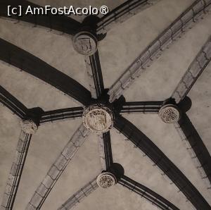 [P05] Pe bolta gotica a intrarii, datand din secolul al XV-lea, se vad stema aragoneza, cartea luminii si alte simboluri ezoterice. » foto by geani anto
 - 
<span class="allrVoted glyphicon glyphicon-heart hidden" id="av1408676"></span>
<a class="m-l-10 hidden" id="sv1408676" onclick="voting_Foto_DelVot(,1408676,5128)" role="button">șterge vot <span class="glyphicon glyphicon-remove"></span></a>
<a id="v91408676" class=" c-red"  onclick="voting_Foto_SetVot(1408676)" role="button"><span class="glyphicon glyphicon-heart-empty"></span> <b>LIKE</b> = Votează poza</a> <img class="hidden"  id="f1408676W9" src="/imagini/loader.gif" border="0" /><span class="AjErrMes hidden" id="e1408676ErM"></span>