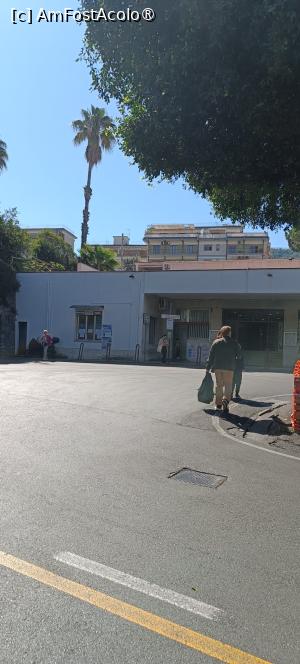 [P34] Casa de bilete autobuze SitaSud (ghișeu) - în stânga gării din Sorrento » foto by tata123 🔱
 - 
<span class="allrVoted glyphicon glyphicon-heart hidden" id="av1526934"></span>
<a class="m-l-10 hidden" id="sv1526934" onclick="voting_Foto_DelVot(,1526934,5128)" role="button">șterge vot <span class="glyphicon glyphicon-remove"></span></a>
<a id="v91526934" class=" c-red"  onclick="voting_Foto_SetVot(1526934)" role="button"><span class="glyphicon glyphicon-heart-empty"></span> <b>LIKE</b> = Votează poza</a> <img class="hidden"  id="f1526934W9" src="/imagini/loader.gif" border="0" /><span class="AjErrMes hidden" id="e1526934ErM"></span>