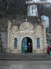 [P04] Intrarea in Pestera - poza luata de pe net » foto by pepsi70ro
 - 
<span class="allrVoted glyphicon glyphicon-heart hidden" id="av55346"></span>
<a class="m-l-10 hidden" id="sv55346" onclick="voting_Foto_DelVot(,55346,5136)" role="button">șterge vot <span class="glyphicon glyphicon-remove"></span></a>
<a id="v955346" class=" c-red"  onclick="voting_Foto_SetVot(55346)" role="button"><span class="glyphicon glyphicon-heart-empty"></span> <b>LIKE</b> = Votează poza</a> <img class="hidden"  id="f55346W9" src="/imagini/loader.gif" border="0" /><span class="AjErrMes hidden" id="e55346ErM"></span>