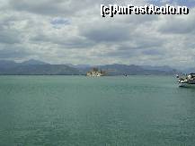 [P11] Peloponez - Nafplio, fortareata din insula Burtzi. » foto by iulianic
 - 
<span class="allrVoted glyphicon glyphicon-heart hidden" id="av261258"></span>
<a class="m-l-10 hidden" id="sv261258" onclick="voting_Foto_DelVot(,261258,5137)" role="button">șterge vot <span class="glyphicon glyphicon-remove"></span></a>
<a id="v9261258" class=" c-red"  onclick="voting_Foto_SetVot(261258)" role="button"><span class="glyphicon glyphicon-heart-empty"></span> <b>LIKE</b> = Votează poza</a> <img class="hidden"  id="f261258W9" src="/imagini/loader.gif" border="0" /><span class="AjErrMes hidden" id="e261258ErM"></span>