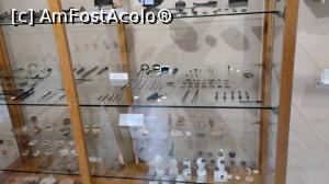[P08] Vitrina cu instrumente medicale care au fost gasite la excavatii in Sanctuarul lui Asklepeion. » foto by ovidiuyepi
 - 
<span class="allrVoted glyphicon glyphicon-heart hidden" id="av1293431"></span>
<a class="m-l-10 hidden" id="sv1293431" onclick="voting_Foto_DelVot(,1293431,5137)" role="button">șterge vot <span class="glyphicon glyphicon-remove"></span></a>
<a id="v91293431" class=" c-red"  onclick="voting_Foto_SetVot(1293431)" role="button"><span class="glyphicon glyphicon-heart-empty"></span> <b>LIKE</b> = Votează poza</a> <img class="hidden"  id="f1293431W9" src="/imagini/loader.gif" border="0" /><span class="AjErrMes hidden" id="e1293431ErM"></span>