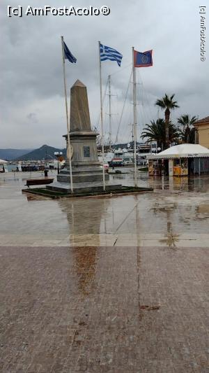 [P05] Nafplio/Philellion Square. ,,Monumentul Filhelenilor” - ,,prietenii Greciei” - ridicat in amintirea filhelenilor francezi care au luptat si au murit pentru eliberarea Greciei de sub ocupatia otomana. » foto by ovidiuyepi
 - 
<span class="allrVoted glyphicon glyphicon-heart hidden" id="av1297903"></span>
<a class="m-l-10 hidden" id="sv1297903" onclick="voting_Foto_DelVot(,1297903,5137)" role="button">șterge vot <span class="glyphicon glyphicon-remove"></span></a>
<a id="v91297903" class=" c-red"  onclick="voting_Foto_SetVot(1297903)" role="button"><span class="glyphicon glyphicon-heart-empty"></span> <b>LIKE</b> = Votează poza</a> <img class="hidden"  id="f1297903W9" src="/imagini/loader.gif" border="0" /><span class="AjErrMes hidden" id="e1297903ErM"></span>