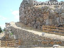 [P09] Rampa de intrare in cetate. Cei care atacau cetatea, urcand pe aceasta rampa in fuga ajungeau deja obositi la poarta cetatii. Tactica militara, deh... » foto by florinbad
 - 
<span class="allrVoted glyphicon glyphicon-heart hidden" id="av189872"></span>
<a class="m-l-10 hidden" id="sv189872" onclick="voting_Foto_DelVot(,189872,5137)" role="button">șterge vot <span class="glyphicon glyphicon-remove"></span></a>
<a id="v9189872" class=" c-red"  onclick="voting_Foto_SetVot(189872)" role="button"><span class="glyphicon glyphicon-heart-empty"></span> <b>LIKE</b> = Votează poza</a> <img class="hidden"  id="f189872W9" src="/imagini/loader.gif" border="0" /><span class="AjErrMes hidden" id="e189872ErM"></span>