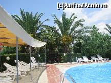 [P13] Accesul la piscina se face pe 2 alei strajuite de palmieri » foto by andi13
 - 
<span class="allrVoted glyphicon glyphicon-heart hidden" id="av95673"></span>
<a class="m-l-10 hidden" id="sv95673" onclick="voting_Foto_DelVot(,95673,5144)" role="button">șterge vot <span class="glyphicon glyphicon-remove"></span></a>
<a id="v995673" class=" c-red"  onclick="voting_Foto_SetVot(95673)" role="button"><span class="glyphicon glyphicon-heart-empty"></span> <b>LIKE</b> = Votează poza</a> <img class="hidden"  id="f95673W9" src="/imagini/loader.gif" border="0" /><span class="AjErrMes hidden" id="e95673ErM"></span>