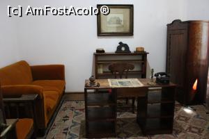 [P07] Măldărești, Casa Memorială I.G. Duca, Camera de lucru, Biroul la care lucra ministrul » foto by mprofeanu
 - 
<span class="allrVoted glyphicon glyphicon-heart hidden" id="av1198089"></span>
<a class="m-l-10 hidden" id="sv1198089" onclick="voting_Foto_DelVot(,1198089,5151)" role="button">șterge vot <span class="glyphicon glyphicon-remove"></span></a>
<a id="v91198089" class=" c-red"  onclick="voting_Foto_SetVot(1198089)" role="button"><span class="glyphicon glyphicon-heart-empty"></span> <b>LIKE</b> = Votează poza</a> <img class="hidden"  id="f1198089W9" src="/imagini/loader.gif" border="0" /><span class="AjErrMes hidden" id="e1198089ErM"></span>