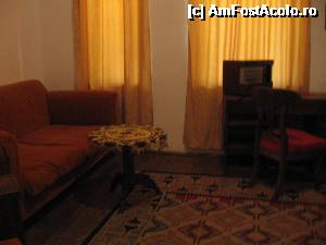 [P19] Salonaş. Lângă fereastră aparatul de radio » foto by Michi
 - 
<span class="allrVoted glyphicon glyphicon-heart hidden" id="av496599"></span>
<a class="m-l-10 hidden" id="sv496599" onclick="voting_Foto_DelVot(,496599,5151)" role="button">șterge vot <span class="glyphicon glyphicon-remove"></span></a>
<a id="v9496599" class=" c-red"  onclick="voting_Foto_SetVot(496599)" role="button"><span class="glyphicon glyphicon-heart-empty"></span> <b>LIKE</b> = Votează poza</a> <img class="hidden"  id="f496599W9" src="/imagini/loader.gif" border="0" /><span class="AjErrMes hidden" id="e496599ErM"></span>