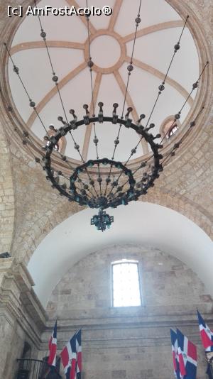 [P24] Panteonul Național al Republicii Dominicane este ceva intre o biserica si-un mausoleu. Interiorul este frumos, cu morminte de marmura de-a lungul peretilor, arcade, un tavan decorat, ornamentat si un candelabru in stil gotic.  » foto by balasa violeta
 - 
<span class="allrVoted glyphicon glyphicon-heart hidden" id="av1038967"></span>
<a class="m-l-10 hidden" id="sv1038967" onclick="voting_Foto_DelVot(,1038967,5161)" role="button">șterge vot <span class="glyphicon glyphicon-remove"></span></a>
<a id="v91038967" class=" c-red"  onclick="voting_Foto_SetVot(1038967)" role="button"><span class="glyphicon glyphicon-heart-empty"></span> <b>LIKE</b> = Votează poza</a> <img class="hidden"  id="f1038967W9" src="/imagini/loader.gif" border="0" /><span class="AjErrMes hidden" id="e1038967ErM"></span>