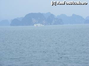 [P26] Încep să se vadă insulele din celebrul Halong Bay » foto by gigiiuti
 - 
<span class="allrVoted glyphicon glyphicon-heart hidden" id="av361691"></span>
<a class="m-l-10 hidden" id="sv361691" onclick="voting_Foto_DelVot(,361691,5166)" role="button">șterge vot <span class="glyphicon glyphicon-remove"></span></a>
<a id="v9361691" class=" c-red"  onclick="voting_Foto_SetVot(361691)" role="button"><span class="glyphicon glyphicon-heart-empty"></span> <b>LIKE</b> = Votează poza</a> <img class="hidden"  id="f361691W9" src="/imagini/loader.gif" border="0" /><span class="AjErrMes hidden" id="e361691ErM"></span>