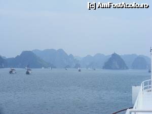 [P27] Pe înserat, o adevărată flotilă de nave de agrement 'atacă' minunăţiile Golfului Halong » foto by gigiiuti
 - 
<span class="allrVoted glyphicon glyphicon-heart hidden" id="av361692"></span>
<a class="m-l-10 hidden" id="sv361692" onclick="voting_Foto_DelVot(,361692,5166)" role="button">șterge vot <span class="glyphicon glyphicon-remove"></span></a>
<a id="v9361692" class=" c-red"  onclick="voting_Foto_SetVot(361692)" role="button"><span class="glyphicon glyphicon-heart-empty"></span> <b>LIKE</b> = Votează poza</a> <img class="hidden"  id="f361692W9" src="/imagini/loader.gif" border="0" /><span class="AjErrMes hidden" id="e361692ErM"></span>