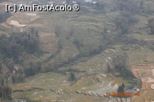 [P45] Terase cu orez. La coborâre , în apropiere de Sapa încă era ceață  » foto by Pușcașu Marin
 - 
<span class="allrVoted glyphicon glyphicon-heart hidden" id="av1423932"></span>
<a class="m-l-10 hidden" id="sv1423932" onclick="voting_Foto_DelVot(,1423932,5166)" role="button">șterge vot <span class="glyphicon glyphicon-remove"></span></a>
<a id="v91423932" class=" c-red"  onclick="voting_Foto_SetVot(1423932)" role="button"><span class="glyphicon glyphicon-heart-empty"></span> <b>LIKE</b> = Votează poza</a> <img class="hidden"  id="f1423932W9" src="/imagini/loader.gif" border="0" /><span class="AjErrMes hidden" id="e1423932ErM"></span>