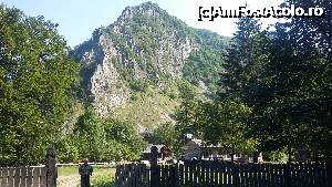 [P02] Peisaj din dreapta intrării în Cheile Tișiței din apropierea stațiunii Lepșa, jud. Vrancea.  » foto by traian.leuca †
 - 
<span class="allrVoted glyphicon glyphicon-heart hidden" id="av701160"></span>
<a class="m-l-10 hidden" id="sv701160" onclick="voting_Foto_DelVot(,701160,5170)" role="button">șterge vot <span class="glyphicon glyphicon-remove"></span></a>
<a id="v9701160" class=" c-red"  onclick="voting_Foto_SetVot(701160)" role="button"><span class="glyphicon glyphicon-heart-empty"></span> <b>LIKE</b> = Votează poza</a> <img class="hidden"  id="f701160W9" src="/imagini/loader.gif" border="0" /><span class="AjErrMes hidden" id="e701160ErM"></span>