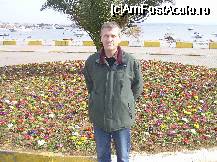 [P17] Un prieten de-al meu langa un aranjament floral pe faleza » foto by pepsi70ro
 - 
<span class="allrVoted glyphicon glyphicon-heart hidden" id="av56903"></span>
<a class="m-l-10 hidden" id="sv56903" onclick="voting_Foto_DelVot(,56903,5171)" role="button">șterge vot <span class="glyphicon glyphicon-remove"></span></a>
<a id="v956903" class=" c-red"  onclick="voting_Foto_SetVot(56903)" role="button"><span class="glyphicon glyphicon-heart-empty"></span> <b>LIKE</b> = Votează poza</a> <img class="hidden"  id="f56903W9" src="/imagini/loader.gif" border="0" /><span class="AjErrMes hidden" id="e56903ErM"></span>