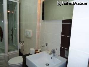[P14] hotel maxim - mai presus de trei stele - interior baie cu instalatii sanitare de foarte buna calitate » foto by kmy
 - 
<span class="allrVoted glyphicon glyphicon-heart hidden" id="av407366"></span>
<a class="m-l-10 hidden" id="sv407366" onclick="voting_Foto_DelVot(,407366,5194)" role="button">șterge vot <span class="glyphicon glyphicon-remove"></span></a>
<a id="v9407366" class=" c-red"  onclick="voting_Foto_SetVot(407366)" role="button"><span class="glyphicon glyphicon-heart-empty"></span> <b>LIKE</b> = Votează poza</a> <img class="hidden"  id="f407366W9" src="/imagini/loader.gif" border="0" /><span class="AjErrMes hidden" id="e407366ErM"></span>