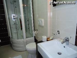 [P16] hotel maxim - mai presus de trei stele - interior baie cu instalatii sanitare de foarte buna calitate » foto by kmy
 - 
<span class="allrVoted glyphicon glyphicon-heart hidden" id="av407368"></span>
<a class="m-l-10 hidden" id="sv407368" onclick="voting_Foto_DelVot(,407368,5194)" role="button">șterge vot <span class="glyphicon glyphicon-remove"></span></a>
<a id="v9407368" class=" c-red"  onclick="voting_Foto_SetVot(407368)" role="button"><span class="glyphicon glyphicon-heart-empty"></span> <b>LIKE</b> = Votează poza</a> <img class="hidden"  id="f407368W9" src="/imagini/loader.gif" border="0" /><span class="AjErrMes hidden" id="e407368ErM"></span>