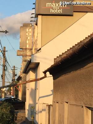 [P09] vedere din strada cu sigla hotelului cu accent » foto by Dan&Ema
 - 
<span class="allrVoted glyphicon glyphicon-heart hidden" id="av627855"></span>
<a class="m-l-10 hidden" id="sv627855" onclick="voting_Foto_DelVot(,627855,5194)" role="button">șterge vot <span class="glyphicon glyphicon-remove"></span></a>
<a id="v9627855" class=" c-red"  onclick="voting_Foto_SetVot(627855)" role="button"><span class="glyphicon glyphicon-heart-empty"></span> <b>LIKE</b> = Votează poza</a> <img class="hidden"  id="f627855W9" src="/imagini/loader.gif" border="0" /><span class="AjErrMes hidden" id="e627855ErM"></span>