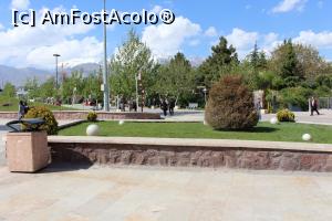 [P41] Teheran, Piața de lângă Podul Tabiat dar și o parte din Parcul Abo-Atash » foto by mprofeanu
 - 
<span class="allrVoted glyphicon glyphicon-heart hidden" id="av1025292"></span>
<a class="m-l-10 hidden" id="sv1025292" onclick="voting_Foto_DelVot(,1025292,5198)" role="button">șterge vot <span class="glyphicon glyphicon-remove"></span></a>
<a id="v91025292" class=" c-red"  onclick="voting_Foto_SetVot(1025292)" role="button"><span class="glyphicon glyphicon-heart-empty"></span> <b>LIKE</b> = Votează poza</a> <img class="hidden"  id="f1025292W9" src="/imagini/loader.gif" border="0" /><span class="AjErrMes hidden" id="e1025292ErM"></span>