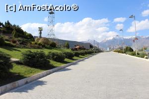 [P63] Teheran, Muzeul Sfintei Apărări, Pavilionul Expozițional contrast cu verdele înconjurător, armonie cu dealurile învecinate » foto by mprofeanu
 - 
<span class="allrVoted glyphicon glyphicon-heart hidden" id="av1025314"></span>
<a class="m-l-10 hidden" id="sv1025314" onclick="voting_Foto_DelVot(,1025314,5198)" role="button">șterge vot <span class="glyphicon glyphicon-remove"></span></a>
<a id="v91025314" class=" c-red"  onclick="voting_Foto_SetVot(1025314)" role="button"><span class="glyphicon glyphicon-heart-empty"></span> <b>LIKE</b> = Votează poza</a> <img class="hidden"  id="f1025314W9" src="/imagini/loader.gif" border="0" /><span class="AjErrMes hidden" id="e1025314ErM"></span>