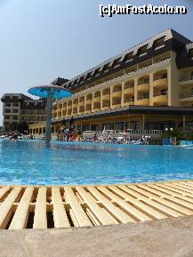 [P10] Riviera 2 vazut de la piscina » foto by molko*
 - 
<span class="allrVoted glyphicon glyphicon-heart hidden" id="av116781"></span>
<a class="m-l-10 hidden" id="sv116781" onclick="voting_Foto_DelVot(,116781,5201)" role="button">șterge vot <span class="glyphicon glyphicon-remove"></span></a>
<a id="v9116781" class=" c-red"  onclick="voting_Foto_SetVot(116781)" role="button"><span class="glyphicon glyphicon-heart-empty"></span> <b>LIKE</b> = Votează poza</a> <img class="hidden"  id="f116781W9" src="/imagini/loader.gif" border="0" /><span class="AjErrMes hidden" id="e116781ErM"></span>