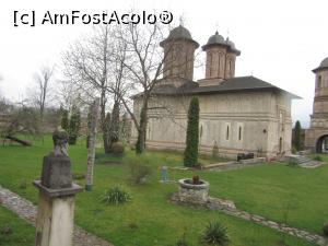 [P14] Vedere asupra mănăstirii de la intrarea în muzeu » foto by Michi
 - 
<span class="allrVoted glyphicon glyphicon-heart hidden" id="av1298596"></span>
<a class="m-l-10 hidden" id="sv1298596" onclick="voting_Foto_DelVot(,1298596,5205)" role="button">șterge vot <span class="glyphicon glyphicon-remove"></span></a>
<a id="v91298596" class=" c-red"  onclick="voting_Foto_SetVot(1298596)" role="button"><span class="glyphicon glyphicon-heart-empty"></span> <b>LIKE</b> = Votează poza</a> <img class="hidden"  id="f1298596W9" src="/imagini/loader.gif" border="0" /><span class="AjErrMes hidden" id="e1298596ErM"></span>