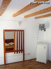 [P13] Interiorul camerei –coltul cu televizorul si frigiderul » foto by Claudiu U.
 - 
<span class="allrVoted glyphicon glyphicon-heart hidden" id="av227385"></span>
<a class="m-l-10 hidden" id="sv227385" onclick="voting_Foto_DelVot(,227385,5210)" role="button">șterge vot <span class="glyphicon glyphicon-remove"></span></a>
<a id="v9227385" class=" c-red"  onclick="voting_Foto_SetVot(227385)" role="button"><span class="glyphicon glyphicon-heart-empty"></span> <b>LIKE</b> = Votează poza</a> <img class="hidden"  id="f227385W9" src="/imagini/loader.gif" border="0" /><span class="AjErrMes hidden" id="e227385ErM"></span>