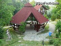 [P17] Foisorul. In stanga se poate vedea izvorul amenajat, ce se scurge in iaz » foto by Claudiu U.
 - 
<span class="allrVoted glyphicon glyphicon-heart hidden" id="av227393"></span>
<a class="m-l-10 hidden" id="sv227393" onclick="voting_Foto_DelVot(,227393,5210)" role="button">șterge vot <span class="glyphicon glyphicon-remove"></span></a>
<a id="v9227393" class=" c-red"  onclick="voting_Foto_SetVot(227393)" role="button"><span class="glyphicon glyphicon-heart-empty"></span> <b>LIKE</b> = Votează poza</a> <img class="hidden"  id="f227393W9" src="/imagini/loader.gif" border="0" /><span class="AjErrMes hidden" id="e227393ErM"></span>