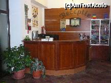 [P02] Receptia. In stanga se vede o mica parte din usa restaurantului » foto by Claudiu U.
 - 
<span class="allrVoted glyphicon glyphicon-heart hidden" id="av227366"></span>
<a class="m-l-10 hidden" id="sv227366" onclick="voting_Foto_DelVot(,227366,5210)" role="button">șterge vot <span class="glyphicon glyphicon-remove"></span></a>
<a id="v9227366" class=" c-red"  onclick="voting_Foto_SetVot(227366)" role="button"><span class="glyphicon glyphicon-heart-empty"></span> <b>LIKE</b> = Votează poza</a> <img class="hidden"  id="f227366W9" src="/imagini/loader.gif" border="0" /><span class="AjErrMes hidden" id="e227366ErM"></span>