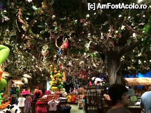 [P21] Jungle shop la Rainforest Cafe » foto by pisoi_aluna
 - 
<span class="allrVoted glyphicon glyphicon-heart hidden" id="av508329"></span>
<a class="m-l-10 hidden" id="sv508329" onclick="voting_Foto_DelVot(,508329,5211)" role="button">șterge vot <span class="glyphicon glyphicon-remove"></span></a>
<a id="v9508329" class=" c-red"  onclick="voting_Foto_SetVot(508329)" role="button"><span class="glyphicon glyphicon-heart-empty"></span> <b>LIKE</b> = Votează poza</a> <img class="hidden"  id="f508329W9" src="/imagini/loader.gif" border="0" /><span class="AjErrMes hidden" id="e508329ErM"></span>
