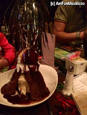 [P22] Desertul fenomenal de la Rainforest Cafe. Cea mai buna prajitura EVER! Si eu nu sunt fan ciocolata...  » foto by pisoi_aluna
 - 
<span class="allrVoted glyphicon glyphicon-heart hidden" id="av508359"></span>
<a class="m-l-10 hidden" id="sv508359" onclick="voting_Foto_DelVot(,508359,5211)" role="button">șterge vot <span class="glyphicon glyphicon-remove"></span></a>
<a id="v9508359" class=" c-red"  onclick="voting_Foto_SetVot(508359)" role="button"><span class="glyphicon glyphicon-heart-empty"></span> <b>LIKE</b> = Votează poza</a> <img class="hidden"  id="f508359W9" src="/imagini/loader.gif" border="0" /><span class="AjErrMes hidden" id="e508359ErM"></span>
