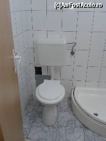[P17] Academia Sâmbăta - parte din baie, cu masca ce stă să cadă! » foto by creivean
 - 
<span class="allrVoted glyphicon glyphicon-heart hidden" id="av408235"></span>
<a class="m-l-10 hidden" id="sv408235" onclick="voting_Foto_DelVot(,408235,5217)" role="button">șterge vot <span class="glyphicon glyphicon-remove"></span></a>
<a id="v9408235" class=" c-red"  onclick="voting_Foto_SetVot(408235)" role="button"><span class="glyphicon glyphicon-heart-empty"></span> <b>LIKE</b> = Votează poza</a> <img class="hidden"  id="f408235W9" src="/imagini/loader.gif" border="0" /><span class="AjErrMes hidden" id="e408235ErM"></span>