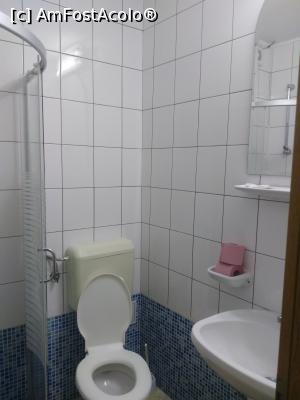 [P05] Academia Sâmbăta - baia camerei » foto by calator65
 - 
<span class="allrVoted glyphicon glyphicon-heart hidden" id="av1318826"></span>
<a class="m-l-10 hidden" id="sv1318826" onclick="voting_Foto_DelVot(,1318826,5217)" role="button">șterge vot <span class="glyphicon glyphicon-remove"></span></a>
<a id="v91318826" class=" c-red"  onclick="voting_Foto_SetVot(1318826)" role="button"><span class="glyphicon glyphicon-heart-empty"></span> <b>LIKE</b> = Votează poza</a> <img class="hidden"  id="f1318826W9" src="/imagini/loader.gif" border="0" /><span class="AjErrMes hidden" id="e1318826ErM"></span>