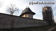 [P02] manastirea Dobrovaț - zidul de incinta, biserica si turnul » foto by Nicu Teusdea
 - 
<span class="allrVoted glyphicon glyphicon-heart hidden" id="av495482"></span>
<a class="m-l-10 hidden" id="sv495482" onclick="voting_Foto_DelVot(,495482,5226)" role="button">șterge vot <span class="glyphicon glyphicon-remove"></span></a>
<a id="v9495482" class=" c-red"  onclick="voting_Foto_SetVot(495482)" role="button"><span class="glyphicon glyphicon-heart-empty"></span> <b>LIKE</b> = Votează poza</a> <img class="hidden"  id="f495482W9" src="/imagini/loader.gif" border="0" /><span class="AjErrMes hidden" id="e495482ErM"></span>