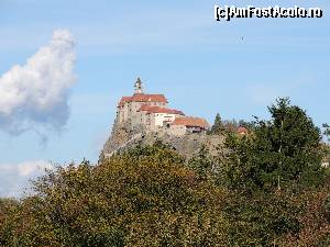 [P24] Riegersburg vazut din strada » foto by claudiu 71
 - 
<span class="allrVoted glyphicon glyphicon-heart hidden" id="av570698"></span>
<a class="m-l-10 hidden" id="sv570698" onclick="voting_Foto_DelVot(,570698,5228)" role="button">șterge vot <span class="glyphicon glyphicon-remove"></span></a>
<a id="v9570698" class=" c-red"  onclick="voting_Foto_SetVot(570698)" role="button"><span class="glyphicon glyphicon-heart-empty"></span> <b>LIKE</b> = Votează poza</a> <img class="hidden"  id="f570698W9" src="/imagini/loader.gif" border="0" /><span class="AjErrMes hidden" id="e570698ErM"></span>