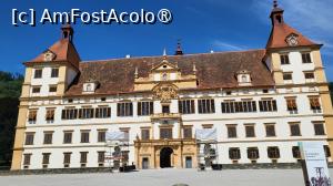 [P01] Palatul are 12 porti, reprezentand numarul de luni dintr-un an, este ridicat pe un plan dreptunghiular cu centrul geometric format din turnul cu o capela gotica. In colturile celor 4 laturi (cate anotimpuri are anul), exista cate un turn indreptat exact intr-o directie cardinala. La fiecare nivel exista 31 camere (numarul zilelor dintr-o luna), cu 365 ferestre exterioare (numarul zilelor intr-un an). » foto by geani anto
 - 
<span class="allrVoted glyphicon glyphicon-heart hidden" id="av1413336"></span>
<a class="m-l-10 hidden" id="sv1413336" onclick="voting_Foto_DelVot(,1413336,5228)" role="button">șterge vot <span class="glyphicon glyphicon-remove"></span></a>
<a id="v91413336" class=" c-red"  onclick="voting_Foto_SetVot(1413336)" role="button"><span class="glyphicon glyphicon-heart-empty"></span> <b>LIKE</b> = Votează poza</a> <img class="hidden"  id="f1413336W9" src="/imagini/loader.gif" border="0" /><span class="AjErrMes hidden" id="e1413336ErM"></span>