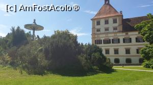[P06] In imediata vecinatate a palatului, se afla „Movila de trandafiri” creata in 1833 de Matern. O poteca serpuieste pana in varf, avand pe partea umbrita a movilei, coniferele vesnic verzi, ce contrasteaza cu splendoarea tufelor de trandafiri care poarta nume de regine si printese, de pe partea insorita. » foto by geani anto
 - 
<span class="allrVoted glyphicon glyphicon-heart hidden" id="av1413341"></span>
<a class="m-l-10 hidden" id="sv1413341" onclick="voting_Foto_DelVot(,1413341,5228)" role="button">șterge vot <span class="glyphicon glyphicon-remove"></span></a>
<a id="v91413341" class=" c-red"  onclick="voting_Foto_SetVot(1413341)" role="button"><span class="glyphicon glyphicon-heart-empty"></span> <b>LIKE</b> = Votează poza</a> <img class="hidden"  id="f1413341W9" src="/imagini/loader.gif" border="0" /><span class="AjErrMes hidden" id="e1413341ErM"></span>