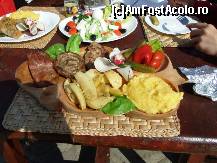 [P16] platoul 'Grota Miresei' continea: carne afumata, carnati, carne la gratar, cartofi taranesti cu cascaval, muraturi, mamaliguta: portie pt 1,5 persoane (dupa spusele ospatarului) » foto by gushpi
 - 
<span class="allrVoted glyphicon glyphicon-heart hidden" id="av58799"></span>
<a class="m-l-10 hidden" id="sv58799" onclick="voting_Foto_DelVot(,58799,5234)" role="button">șterge vot <span class="glyphicon glyphicon-remove"></span></a>
<a id="v958799" class=" c-red"  onclick="voting_Foto_SetVot(58799)" role="button"><span class="glyphicon glyphicon-heart-empty"></span> <b>LIKE</b> = Votează poza</a> <img class="hidden"  id="f58799W9" src="/imagini/loader.gif" border="0" /><span class="AjErrMes hidden" id="e58799ErM"></span>
