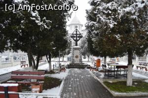[P06] Monumentul Eroilor din parcul bisericii Sf. Treime » foto by AZE
 - 
<span class="allrVoted glyphicon glyphicon-heart hidden" id="av942382"></span>
<a class="m-l-10 hidden" id="sv942382" onclick="voting_Foto_DelVot(,942382,5247)" role="button">șterge vot <span class="glyphicon glyphicon-remove"></span></a>
<a id="v9942382" class=" c-red"  onclick="voting_Foto_SetVot(942382)" role="button"><span class="glyphicon glyphicon-heart-empty"></span> <b>LIKE</b> = Votează poza</a> <img class="hidden"  id="f942382W9" src="/imagini/loader.gif" border="0" /><span class="AjErrMes hidden" id="e942382ErM"></span>