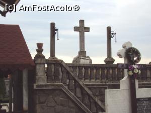 [P11] Biserica greco-catolică - cavou al familiei Rațiu.  » foto by Carmen Ion
 - 
<span class="allrVoted glyphicon glyphicon-heart hidden" id="av874513"></span>
<a class="m-l-10 hidden" id="sv874513" onclick="voting_Foto_DelVot(,874513,5247)" role="button">șterge vot <span class="glyphicon glyphicon-remove"></span></a>
<a id="v9874513" class=" c-red"  onclick="voting_Foto_SetVot(874513)" role="button"><span class="glyphicon glyphicon-heart-empty"></span> <b>LIKE</b> = Votează poza</a> <img class="hidden"  id="f874513W9" src="/imagini/loader.gif" border="0" /><span class="AjErrMes hidden" id="e874513ErM"></span>