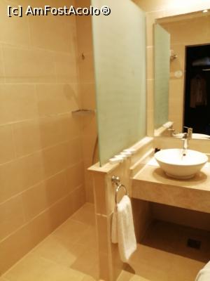 [P01] Baia în care se vede cabina de duș și chiuveta » foto by nelutu
 - 
<span class="allrVoted glyphicon glyphicon-heart hidden" id="av1261656"></span>
<a class="m-l-10 hidden" id="sv1261656" onclick="voting_Foto_DelVot(,1261656,5248)" role="button">șterge vot <span class="glyphicon glyphicon-remove"></span></a>
<a id="v91261656" class=" c-red"  onclick="voting_Foto_SetVot(1261656)" role="button"><span class="glyphicon glyphicon-heart-empty"></span> <b>LIKE</b> = Votează poza</a> <img class="hidden"  id="f1261656W9" src="/imagini/loader.gif" border="0" /><span class="AjErrMes hidden" id="e1261656ErM"></span>