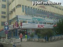 [P13] Singurul restaurant KFC la parterul magazinului Omnia din Ploieşti!!! » foto by RobertCodescu
 - 
<span class="allrVoted glyphicon glyphicon-heart hidden" id="av144471"></span>
<a class="m-l-10 hidden" id="sv144471" onclick="voting_Foto_DelVot(,144471,5266)" role="button">șterge vot <span class="glyphicon glyphicon-remove"></span></a>
<a id="v9144471" class=" c-red"  onclick="voting_Foto_SetVot(144471)" role="button"><span class="glyphicon glyphicon-heart-empty"></span> <b>LIKE</b> = Votează poza</a> <img class="hidden"  id="f144471W9" src="/imagini/loader.gif" border="0" /><span class="AjErrMes hidden" id="e144471ErM"></span>