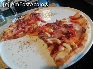 [P02] Pizza mare - a fost adusa in farfurii separate pentru cei care s-au combinat.  » foto by vulpe mihaela
 - 
<span class="allrVoted glyphicon glyphicon-heart hidden" id="av1009314"></span>
<a class="m-l-10 hidden" id="sv1009314" onclick="voting_Foto_DelVot(,1009314,5266)" role="button">șterge vot <span class="glyphicon glyphicon-remove"></span></a>
<a id="v91009314" class=" c-red"  onclick="voting_Foto_SetVot(1009314)" role="button"><span class="glyphicon glyphicon-heart-empty"></span> <b>LIKE</b> = Votează poza</a> <img class="hidden"  id="f1009314W9" src="/imagini/loader.gif" border="0" /><span class="AjErrMes hidden" id="e1009314ErM"></span>
