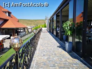 [P02] Veranda dintre Vii are un fel de balcon îngust pe toată lungimea dinspre conac » foto by crismis
 - 
<span class="allrVoted glyphicon glyphicon-heart hidden" id="av1191604"></span>
<a class="m-l-10 hidden" id="sv1191604" onclick="voting_Foto_DelVot(,1191604,5266)" role="button">șterge vot <span class="glyphicon glyphicon-remove"></span></a>
<a id="v91191604" class=" c-red"  onclick="voting_Foto_SetVot(1191604)" role="button"><span class="glyphicon glyphicon-heart-empty"></span> <b>LIKE</b> = Votează poza</a> <img class="hidden"  id="f1191604W9" src="/imagini/loader.gif" border="0" /><span class="AjErrMes hidden" id="e1191604ErM"></span>