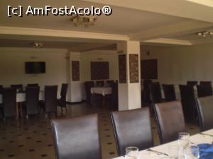 [P03] La kintrarea în restaurant, în partea dreaptă este salonul.  » foto by Mihai18
 - 
<span class="allrVoted glyphicon glyphicon-heart hidden" id="av971034"></span>
<a class="m-l-10 hidden" id="sv971034" onclick="voting_Foto_DelVot(,971034,5266)" role="button">șterge vot <span class="glyphicon glyphicon-remove"></span></a>
<a id="v9971034" class=" c-red"  onclick="voting_Foto_SetVot(971034)" role="button"><span class="glyphicon glyphicon-heart-empty"></span> <b>LIKE</b> = Votează poza</a> <img class="hidden"  id="f971034W9" src="/imagini/loader.gif" border="0" /><span class="AjErrMes hidden" id="e971034ErM"></span>
