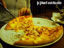 [P17] Restaurantul Da Vinci, pizza con pollo » foto by magdalena
 - 
<span class="allrVoted glyphicon glyphicon-heart hidden" id="av284498"></span>
<a class="m-l-10 hidden" id="sv284498" onclick="voting_Foto_DelVot(,284498,5266)" role="button">șterge vot <span class="glyphicon glyphicon-remove"></span></a>
<a id="v9284498" class=" c-red"  onclick="voting_Foto_SetVot(284498)" role="button"><span class="glyphicon glyphicon-heart-empty"></span> <b>LIKE</b> = Votează poza</a> <img class="hidden"  id="f284498W9" src="/imagini/loader.gif" border="0" /><span class="AjErrMes hidden" id="e284498ErM"></span>