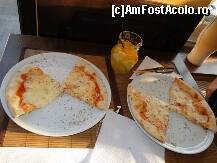 [P05] Pizza margherita, ceruta de noi in doua farfurii. » foto by spezam
 - 
<span class="allrVoted glyphicon glyphicon-heart hidden" id="av291107"></span>
<a class="m-l-10 hidden" id="sv291107" onclick="voting_Foto_DelVot(,291107,5266)" role="button">șterge vot <span class="glyphicon glyphicon-remove"></span></a>
<a id="v9291107" class=" c-red"  onclick="voting_Foto_SetVot(291107)" role="button"><span class="glyphicon glyphicon-heart-empty"></span> <b>LIKE</b> = Votează poza</a> <img class="hidden"  id="f291107W9" src="/imagini/loader.gif" border="0" /><span class="AjErrMes hidden" id="e291107ErM"></span>