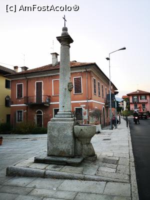 [P11] Mergozzo, în piața bisericii » foto by crismis
 - 
<span class="allrVoted glyphicon glyphicon-heart hidden" id="av1274370"></span>
<a class="m-l-10 hidden" id="sv1274370" onclick="voting_Foto_DelVot(,1274370,5274)" role="button">șterge vot <span class="glyphicon glyphicon-remove"></span></a>
<a id="v91274370" class=" c-red"  onclick="voting_Foto_SetVot(1274370)" role="button"><span class="glyphicon glyphicon-heart-empty"></span> <b>LIKE</b> = Votează poza</a> <img class="hidden"  id="f1274370W9" src="/imagini/loader.gif" border="0" /><span class="AjErrMes hidden" id="e1274370ErM"></span>