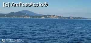 [P18] În depărtare mănăstirea în stâncă, Santa Caterina de pe malul estic al lacului.  » foto by Aurici
 - 
<span class="allrVoted glyphicon glyphicon-heart hidden" id="av1123316"></span>
<a class="m-l-10 hidden" id="sv1123316" onclick="voting_Foto_DelVot(,1123316,5274)" role="button">șterge vot <span class="glyphicon glyphicon-remove"></span></a>
<a id="v91123316" class=" c-red"  onclick="voting_Foto_SetVot(1123316)" role="button"><span class="glyphicon glyphicon-heart-empty"></span> <b>LIKE</b> = Votează poza</a> <img class="hidden"  id="f1123316W9" src="/imagini/loader.gif" border="0" /><span class="AjErrMes hidden" id="e1123316ErM"></span>