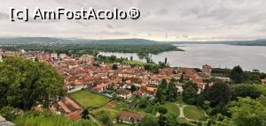 [P09] Malul estic al lacului. Vedere din fortăreața Rocca Borromeo.  » foto by Aurici
 - 
<span class="allrVoted glyphicon glyphicon-heart hidden" id="av1123307"></span>
<a class="m-l-10 hidden" id="sv1123307" onclick="voting_Foto_DelVot(,1123307,5274)" role="button">șterge vot <span class="glyphicon glyphicon-remove"></span></a>
<a id="v91123307" class=" c-red"  onclick="voting_Foto_SetVot(1123307)" role="button"><span class="glyphicon glyphicon-heart-empty"></span> <b>LIKE</b> = Votează poza</a> <img class="hidden"  id="f1123307W9" src="/imagini/loader.gif" border="0" /><span class="AjErrMes hidden" id="e1123307ErM"></span>