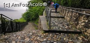 [P17] Ajungi la Santa Caterina del Sasso, cu liftul sau urcând/coborând 240 de trepte.  » foto by Aurici
 - 
<span class="allrVoted glyphicon glyphicon-heart hidden" id="av1127697"></span>
<a class="m-l-10 hidden" id="sv1127697" onclick="voting_Foto_DelVot(,1127697,5274)" role="button">șterge vot <span class="glyphicon glyphicon-remove"></span></a>
<a id="v91127697" class=" c-red"  onclick="voting_Foto_SetVot(1127697)" role="button"><span class="glyphicon glyphicon-heart-empty"></span> <b>LIKE</b> = Votează poza</a> <img class="hidden"  id="f1127697W9" src="/imagini/loader.gif" border="0" /><span class="AjErrMes hidden" id="e1127697ErM"></span>